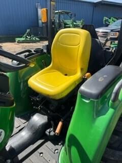 Image of John Deere 3032E equipment image 4