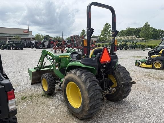 Image of John Deere 3032E equipment image 4