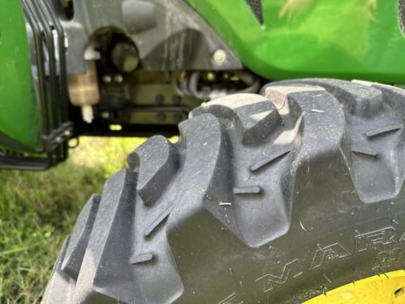 Image of John Deere 3032E equipment image 4