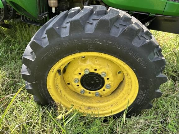 Image of John Deere 3032E equipment image 3