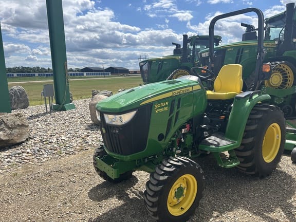2022 John Deere 3033R Equipment Image0