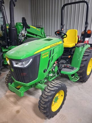 2022 John Deere 3033R Equipment Image0