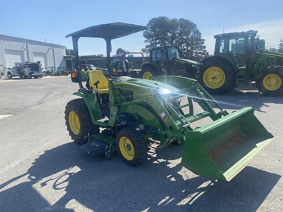 Image of John Deere 3033R equipment image 4