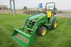 2022 John Deere 3033R Image