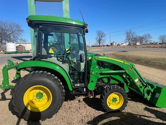 Image of John Deere 3033R equipment image 1