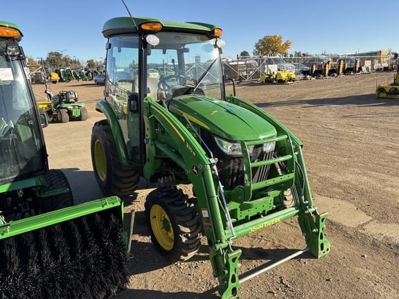 Main image John Deere 3033R