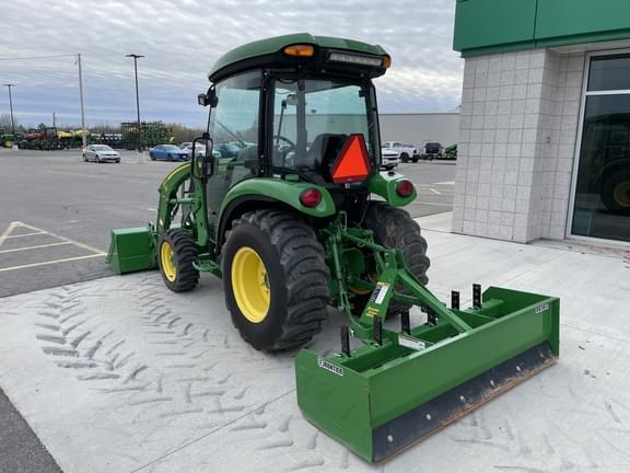 Image of John Deere 3033R equipment image 1
