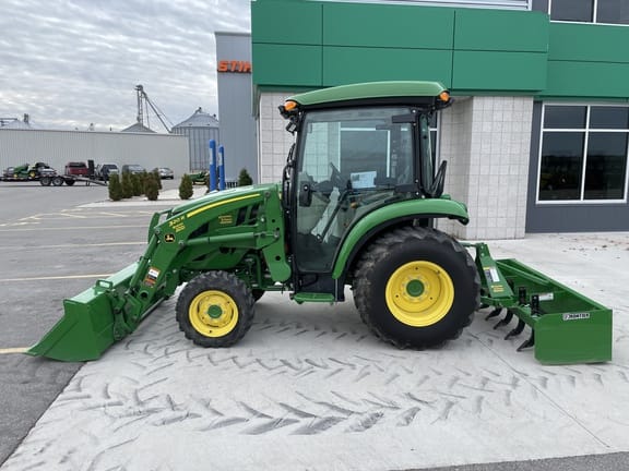 Main image John Deere 3033R