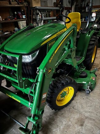 2022 John Deere 3033R Equipment Image0