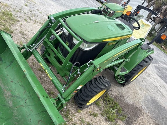 2022 John Deere 3033R Equipment Image0