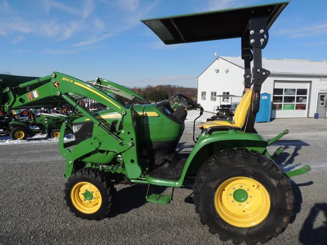 Image of John Deere 3033R equipment image 1