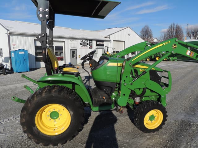 Image of John Deere 3033R equipment image 3
