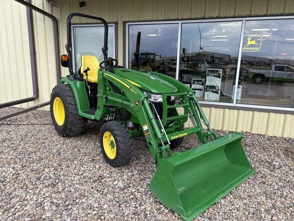 2022 John Deere 3033R Equipment Image0