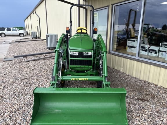 Image of John Deere 3033R equipment image 1
