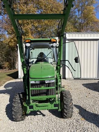 Image of John Deere 3033R Image 1