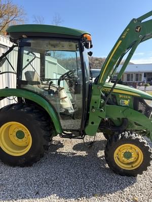 2022 John Deere 3033R Image