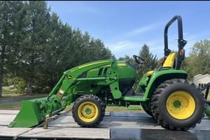 2022 John Deere 3033R Image