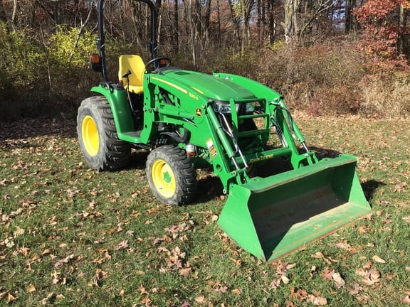 2022 John Deere 3033R Equipment Image0