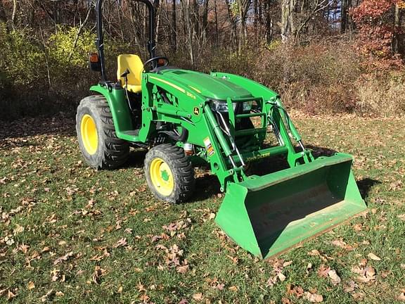 Image of John Deere 3033R equipment image 1