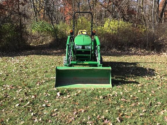 Image of John Deere 3033R equipment image 1