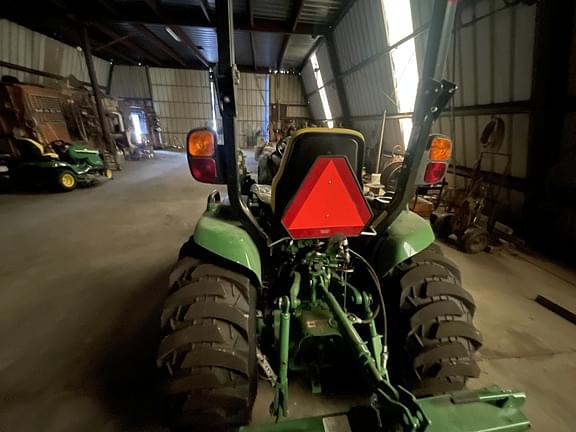 Image of John Deere 3033R equipment image 4