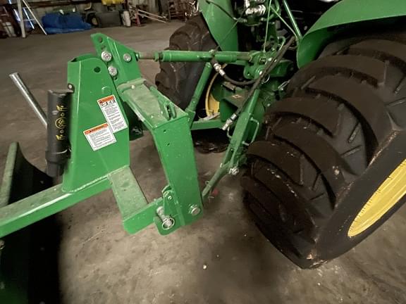 Image of John Deere 3033R equipment image 2