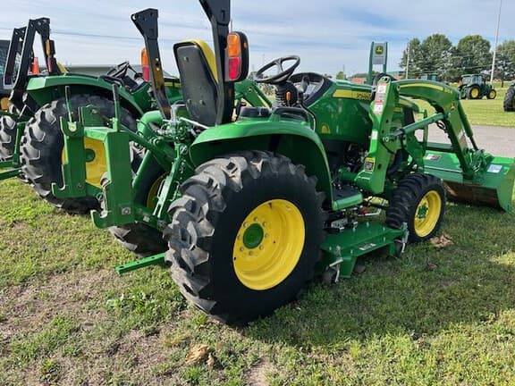 Image of John Deere 3033R equipment image 2