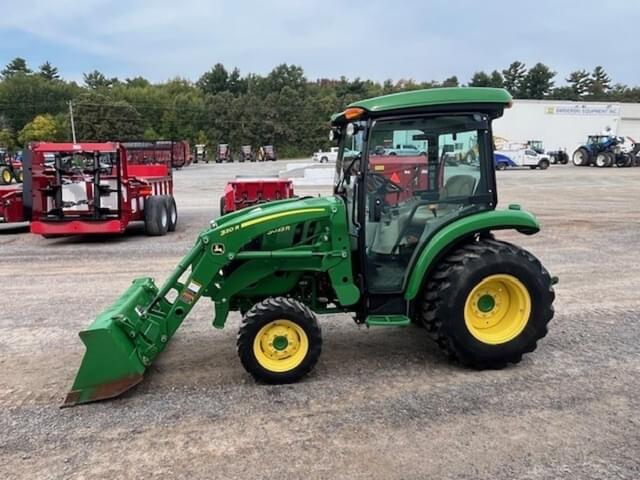 Image of John Deere 3033R equipment image 4