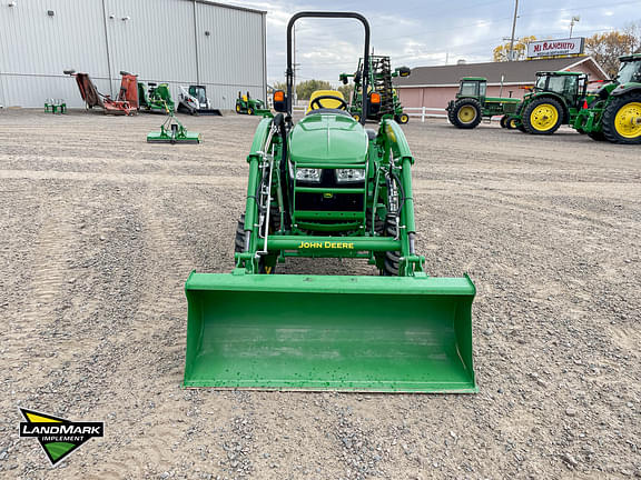 Image of John Deere 3033R equipment image 1