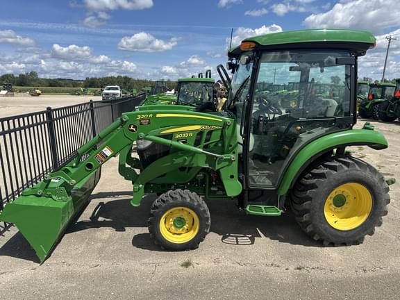 Image of John Deere 3033R equipment image 4
