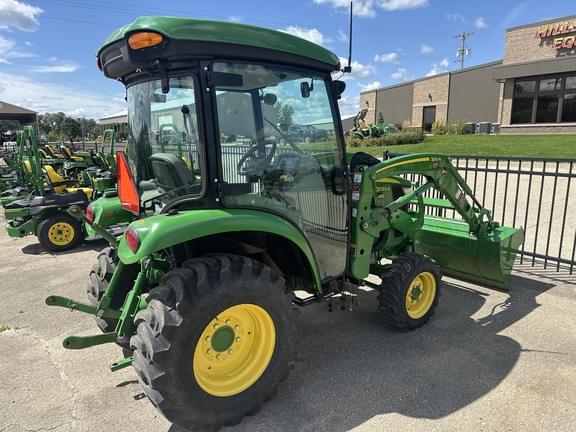 Image of John Deere 3033R equipment image 3