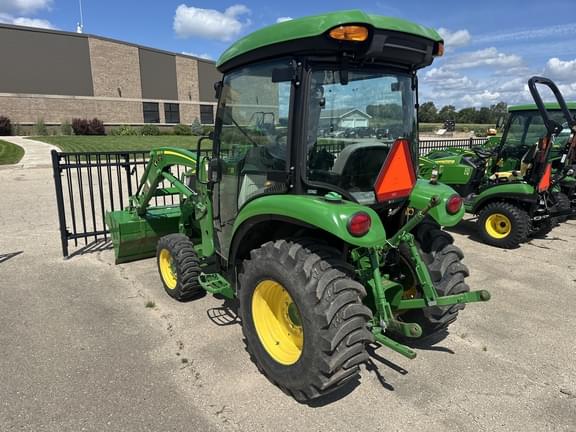 Image of John Deere 3033R equipment image 2