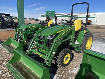 2022 John Deere 3033R Equipment Image0