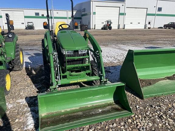 Image of John Deere 3033R equipment image 2