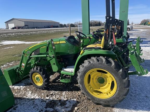 Image of John Deere 3033R equipment image 3