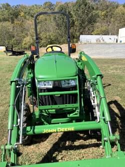 Image of John Deere 3033R equipment image 4