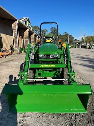 Image of John Deere 3033R equipment image 1