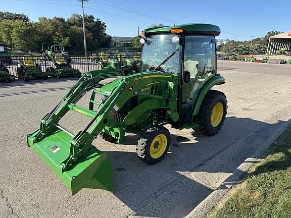 Image of John Deere 3033R equipment image 1