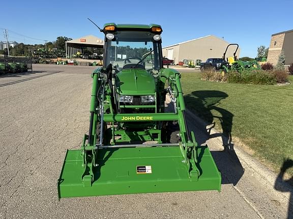 Image of John Deere 3033R equipment image 3