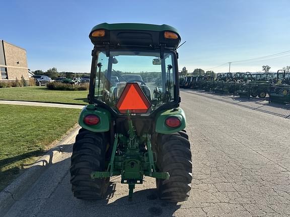 Image of John Deere 3033R equipment image 4