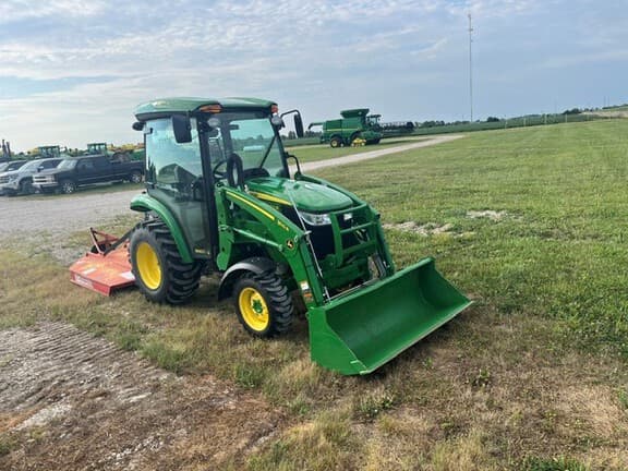 Image of John Deere 3033R equipment image 2