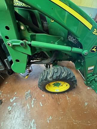 Image of John Deere 3033R equipment image 3