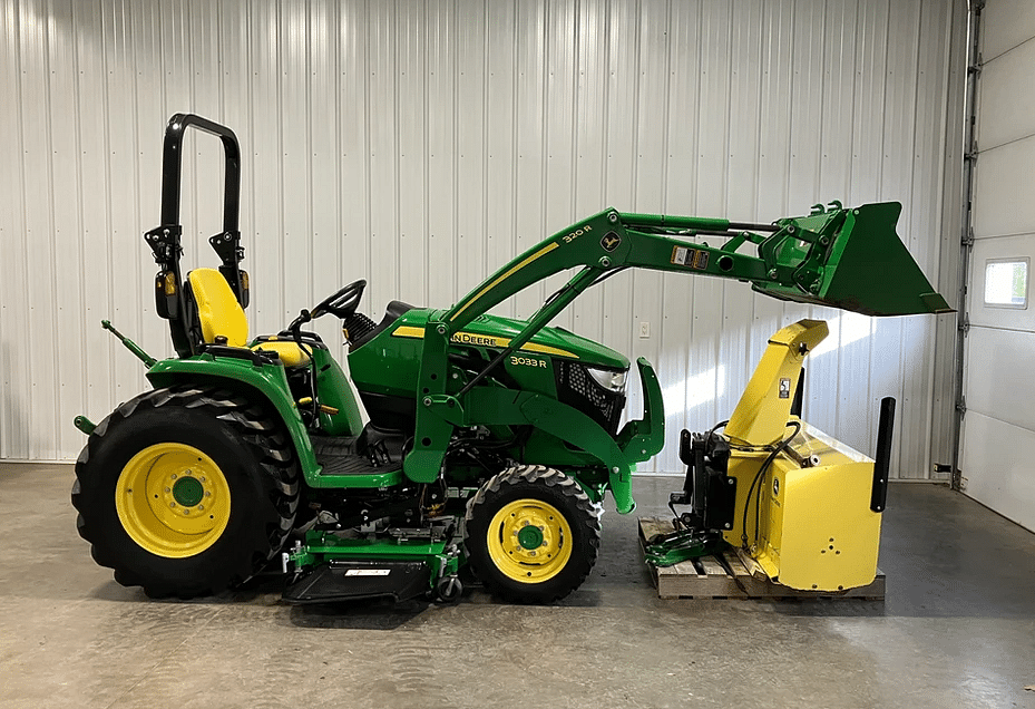 Image of John Deere 3033R Primary Image