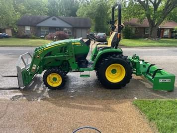 Main image John Deere 3033R