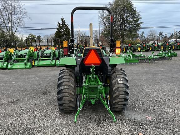 Image of John Deere 3035D equipment image 3