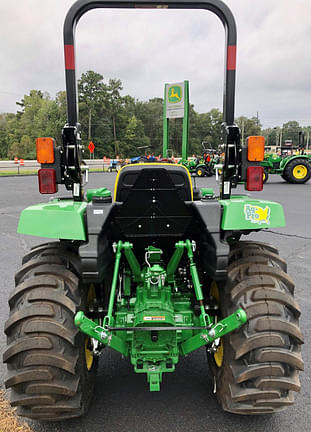 Image of John Deere 3035D equipment image 3