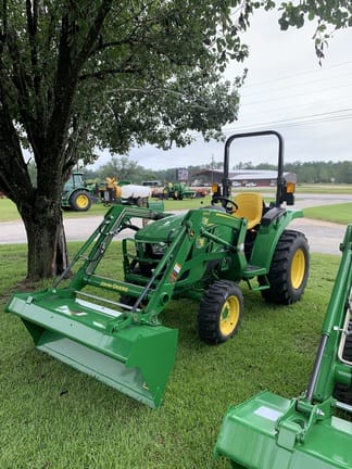2022 John Deere 3035D Equipment Image0