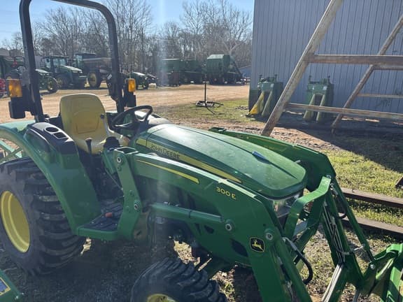 Image of John Deere 3035D equipment image 2