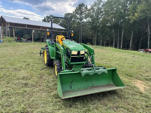 Image of John Deere 3035D equipment image 4