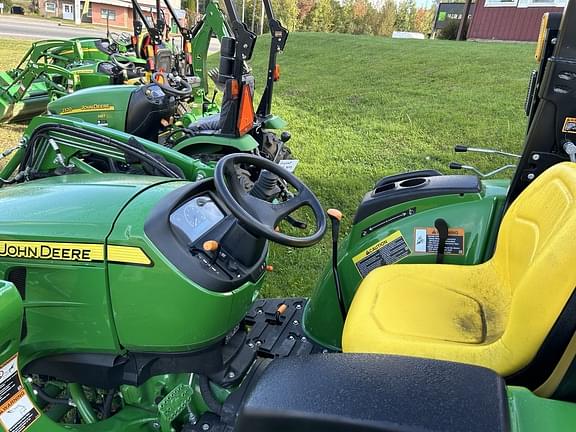 Image of John Deere 3035D equipment image 4